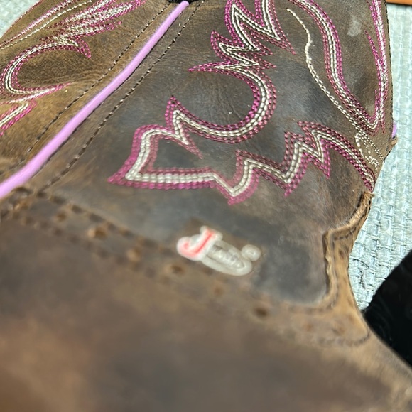 NWB Justin Boots Pink and Brown Heeled Boots with Embroidered Design - Picture 10 of 10